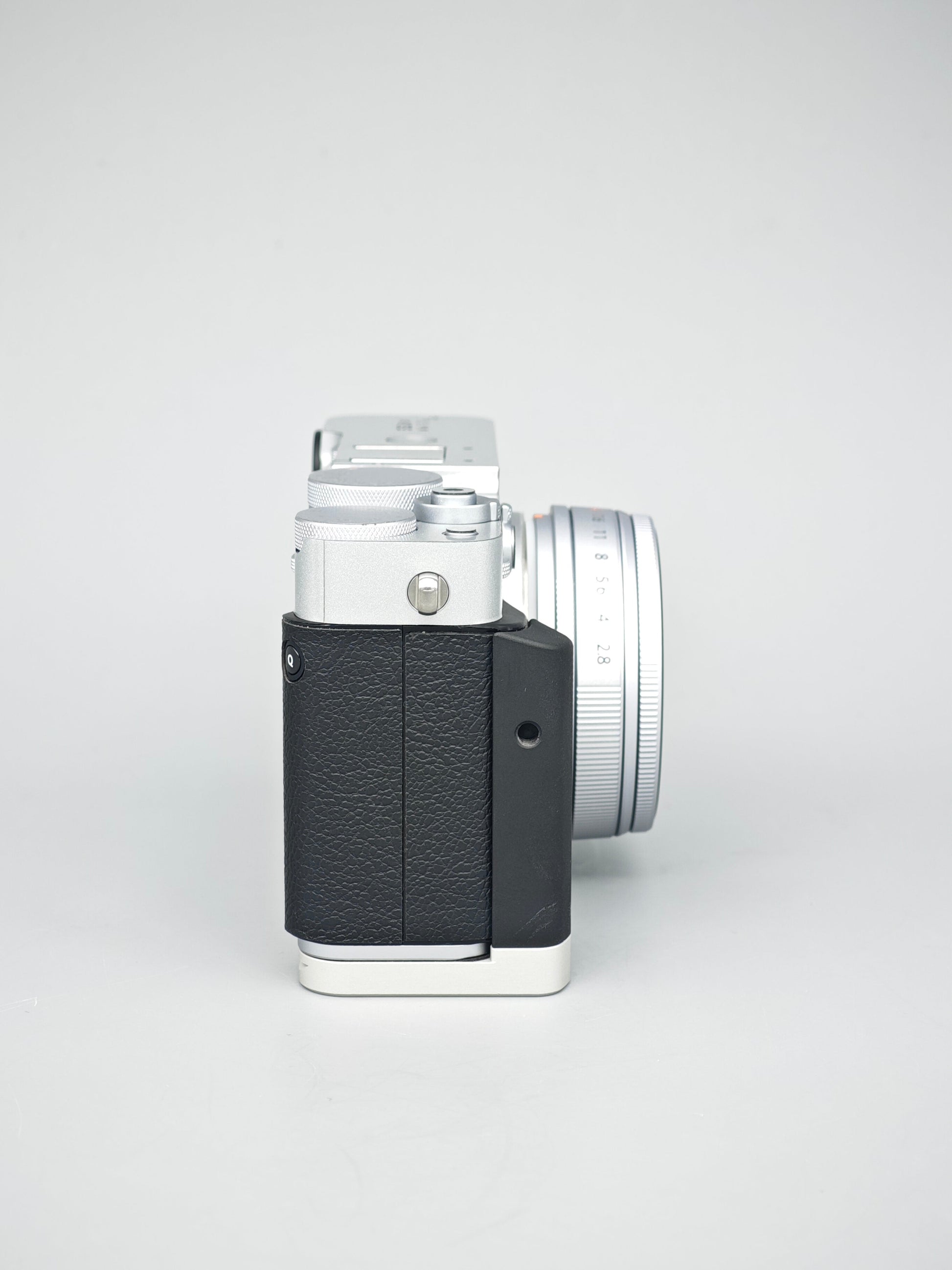 IDSworks modular grip for Fujifilm X-E5 IDS initial design studio