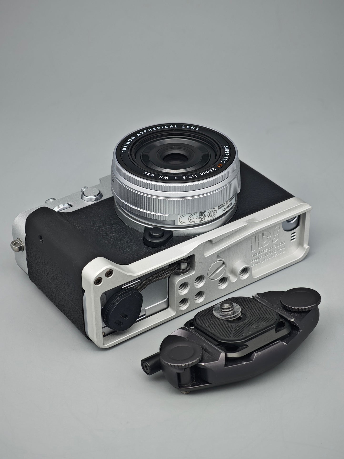 IDSworks modular grip for Fujifilm X-E5 IDS initial design studio