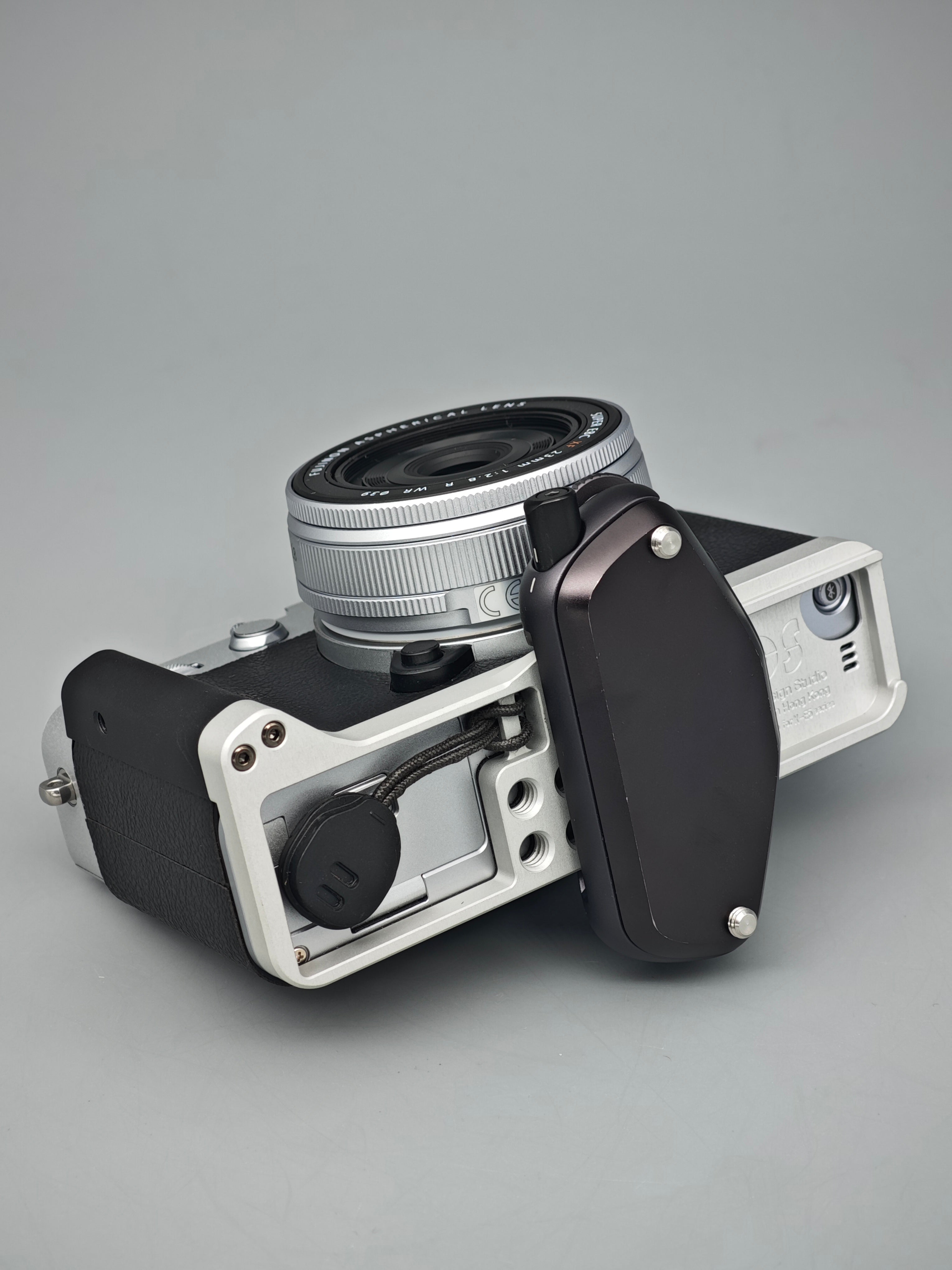 IDSworks modular grip for Fujifilm X-E5 - IDS initial design studio
