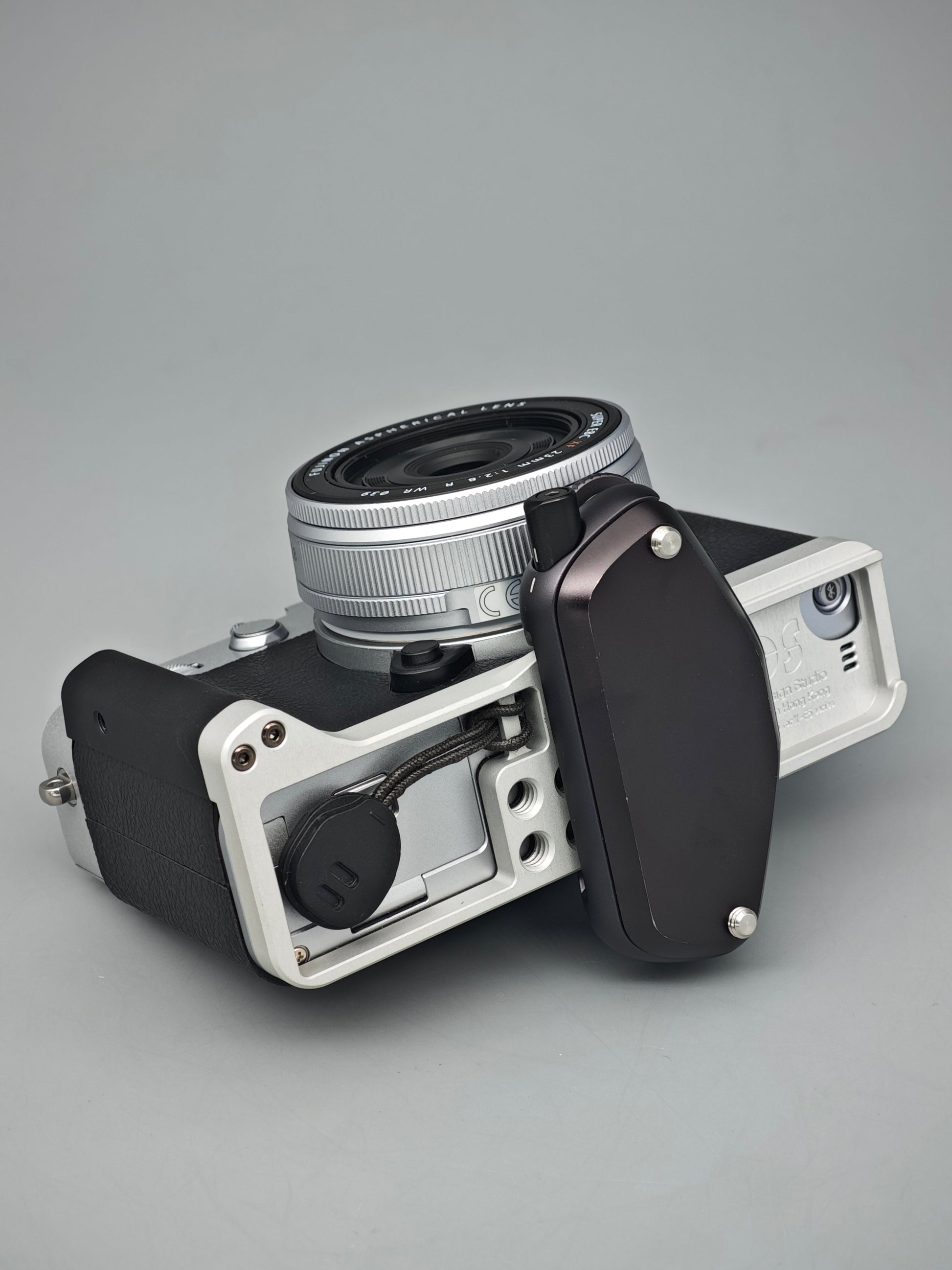 IDSworks modular grip for Fujifilm X-E5 IDS initial design studio