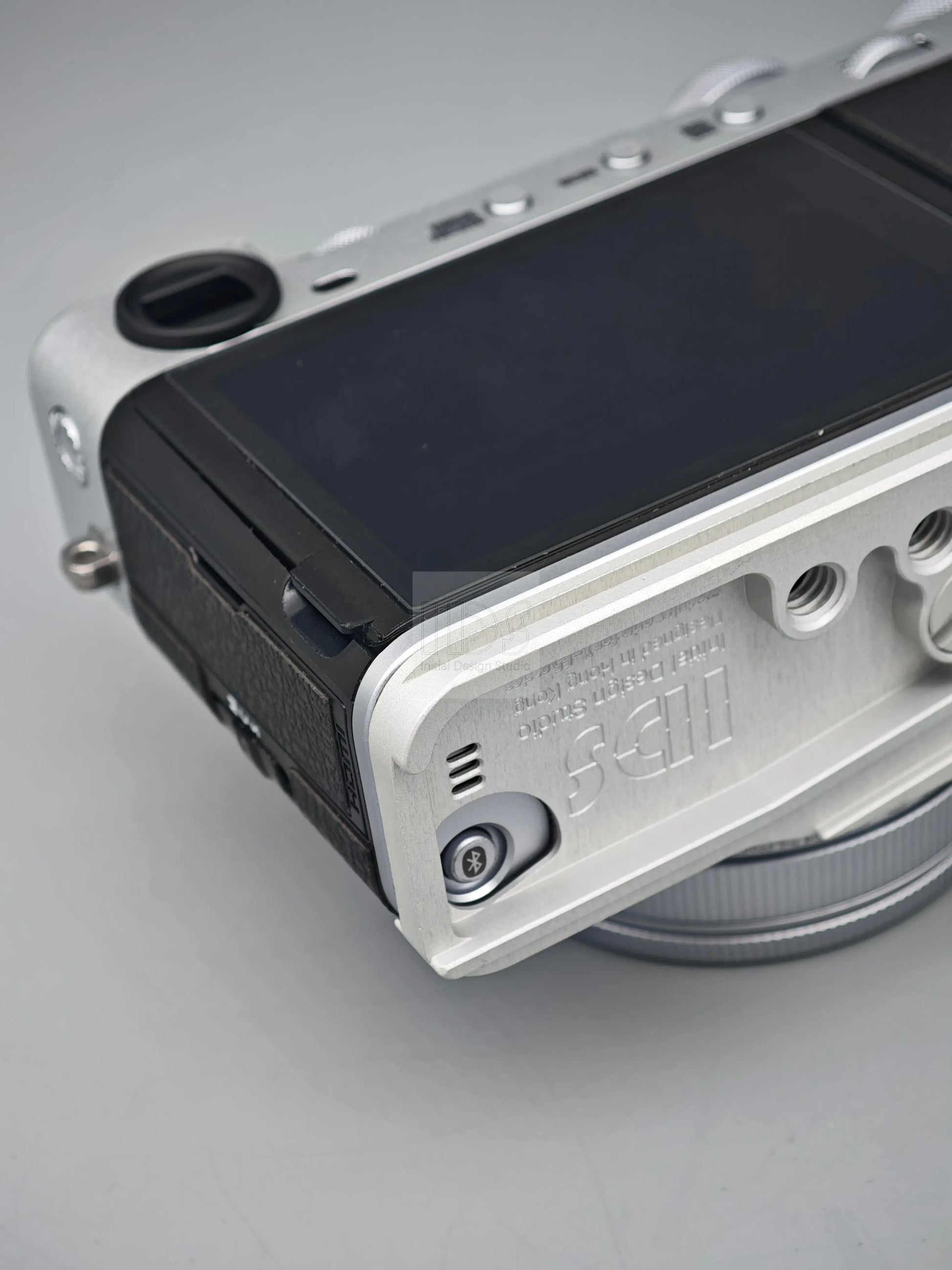 IDSworks modular grip for Fujifilm X-E5 IDS initial design studio