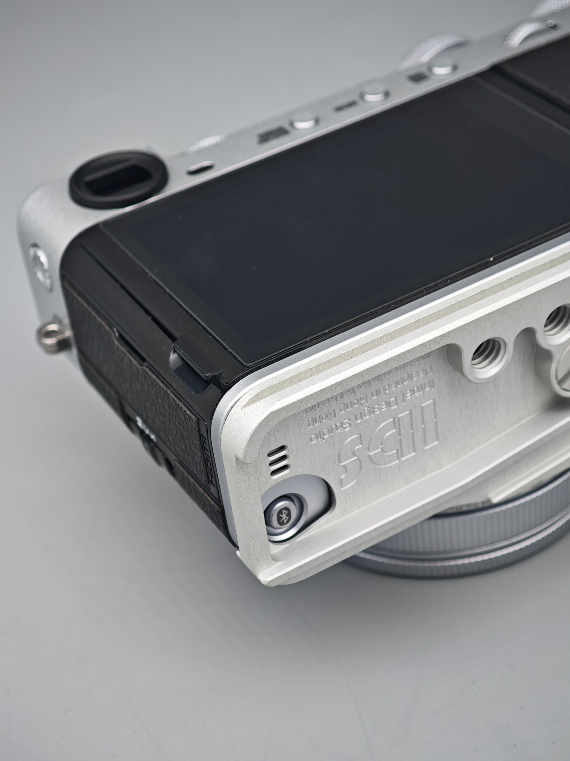 IDSworks modular grip for Fujifilm X-E5 IDS initial design studio