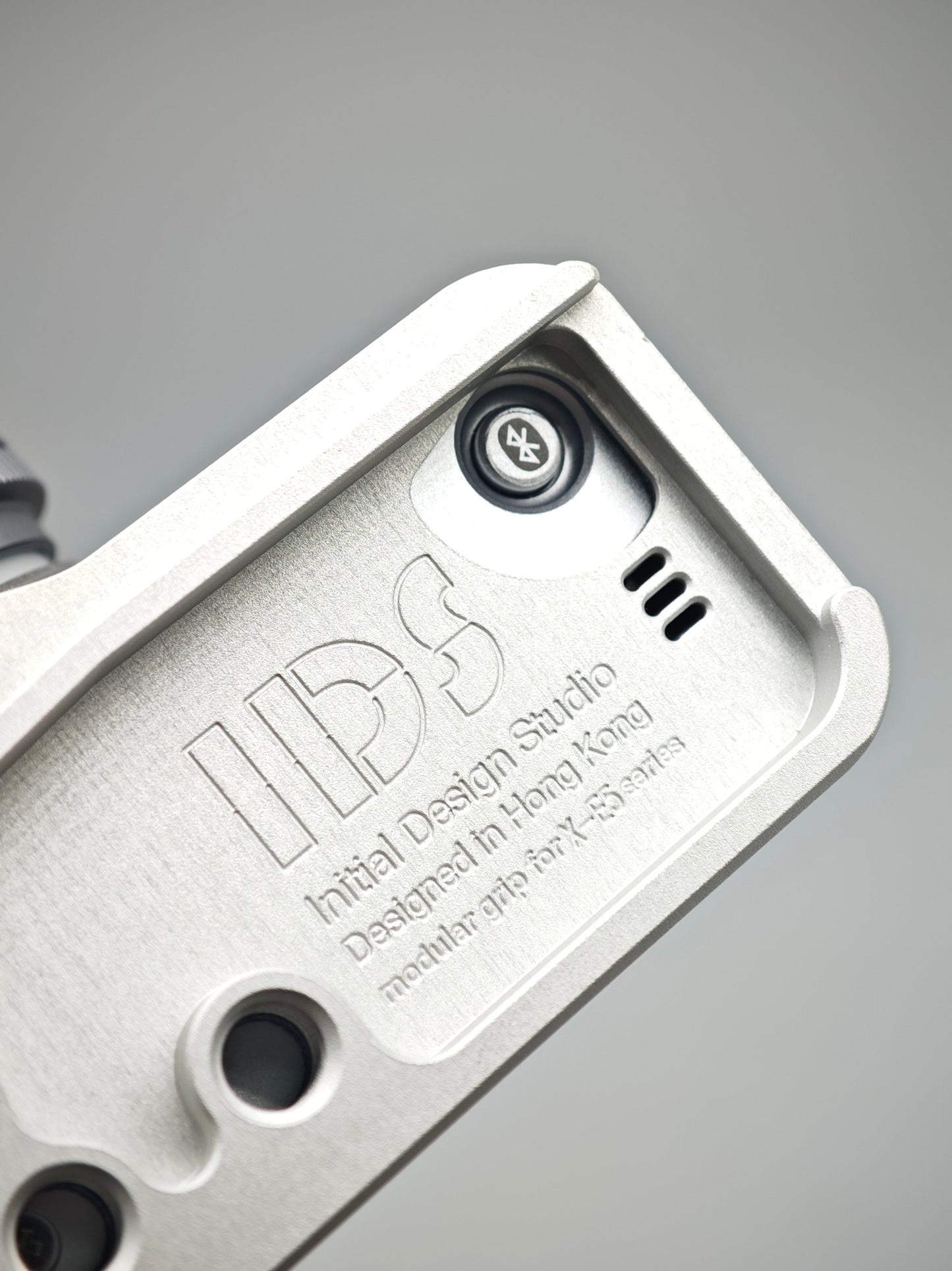 IDSworks modular grip for Fujifilm X-E5 IDS initial design studio