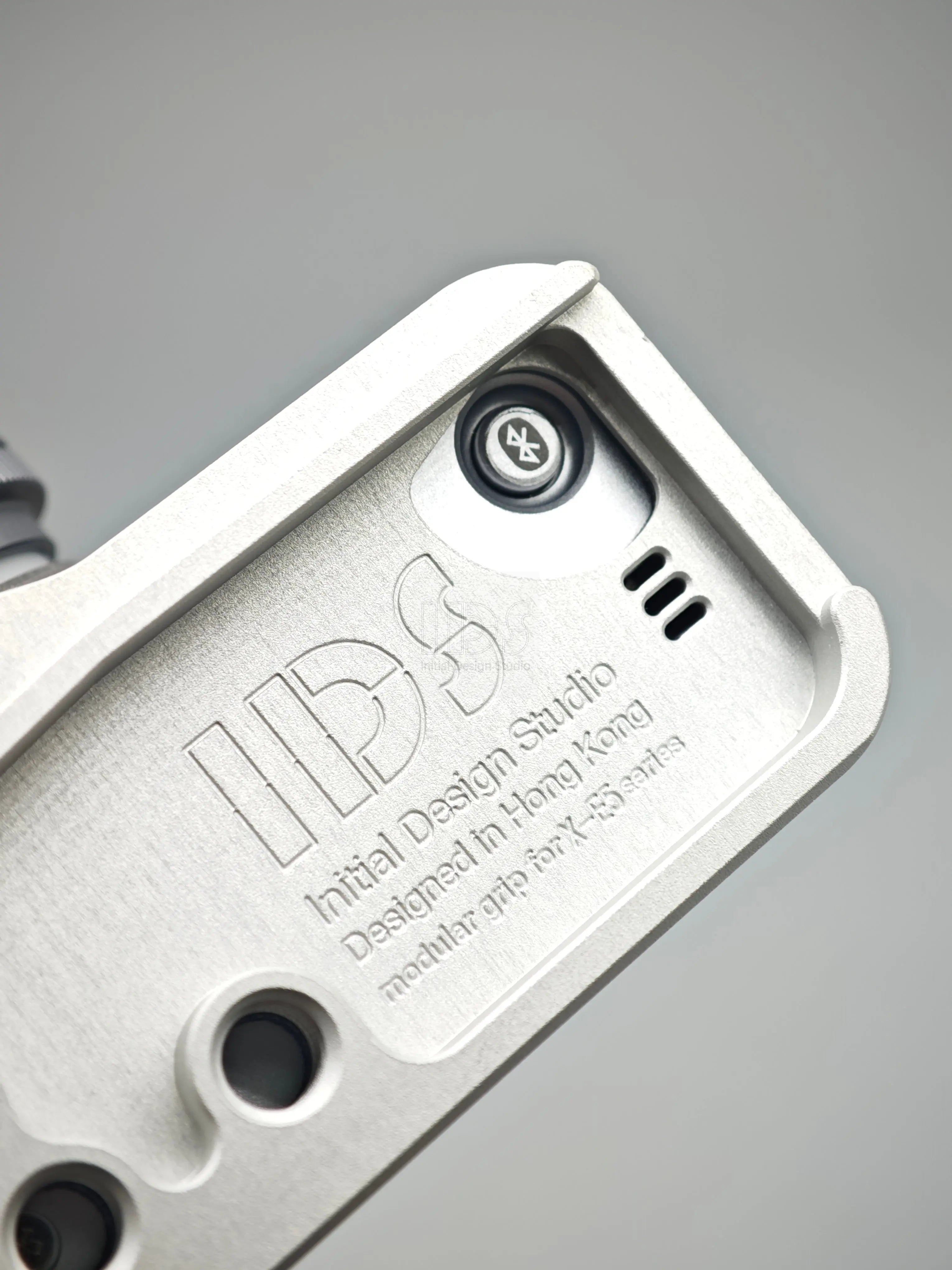 IDSworks modular grip for Fujifilm X-E5 - IDS initial design studio
