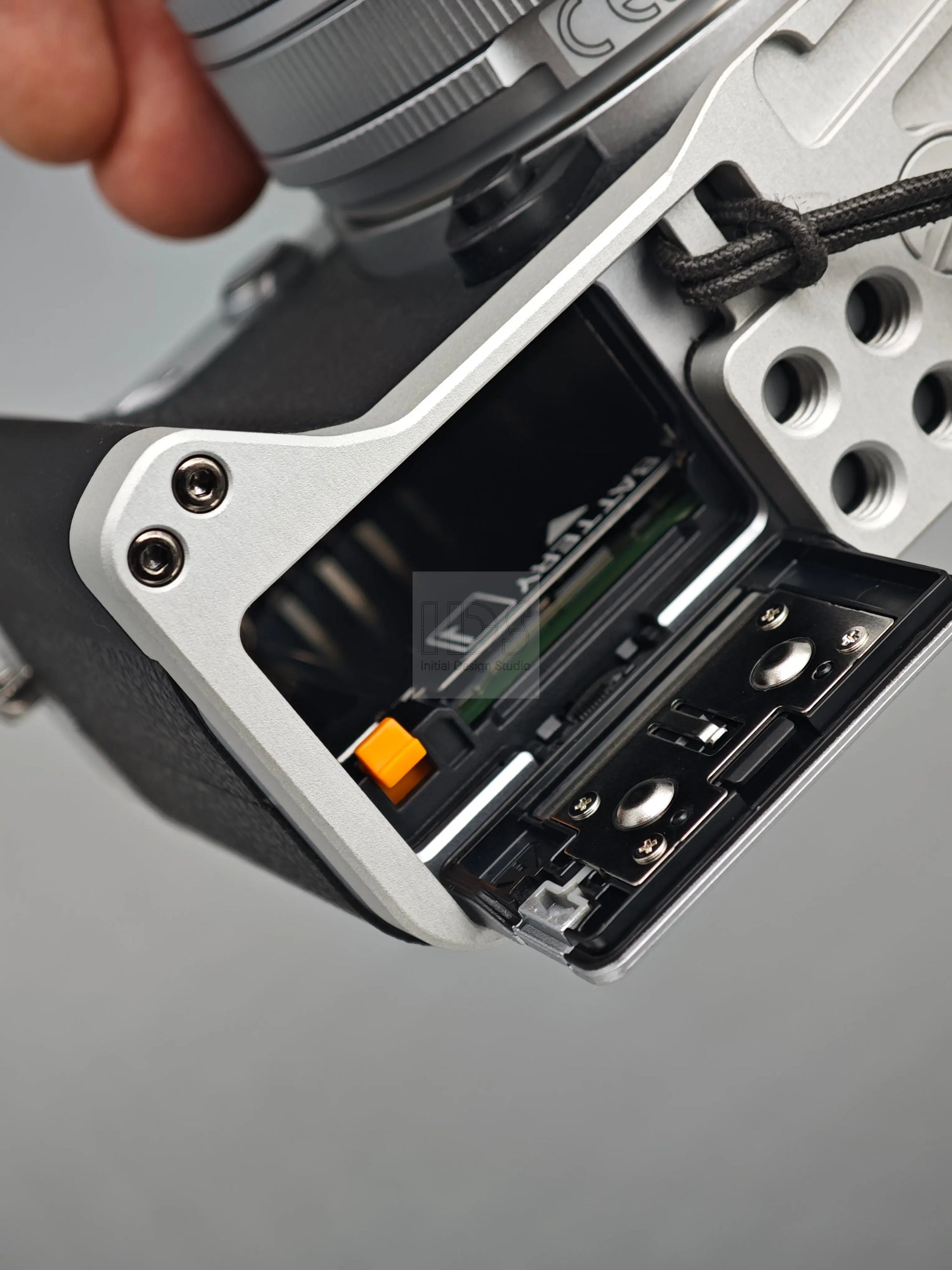 IDSworks modular grip for Fujifilm X-E5 IDS initial design studio