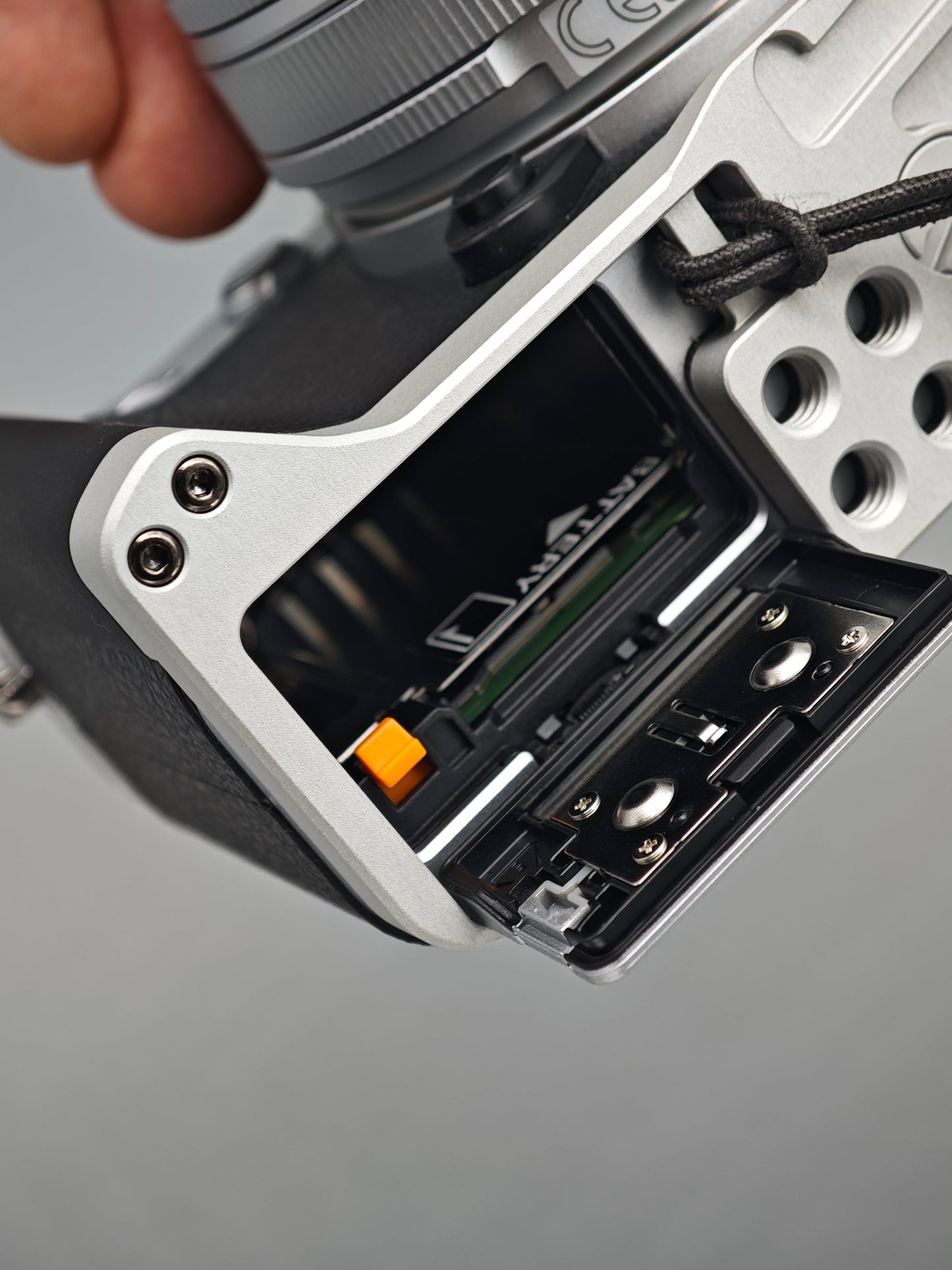 IDSworks modular grip for Fujifilm X-E5 IDS initial design studio