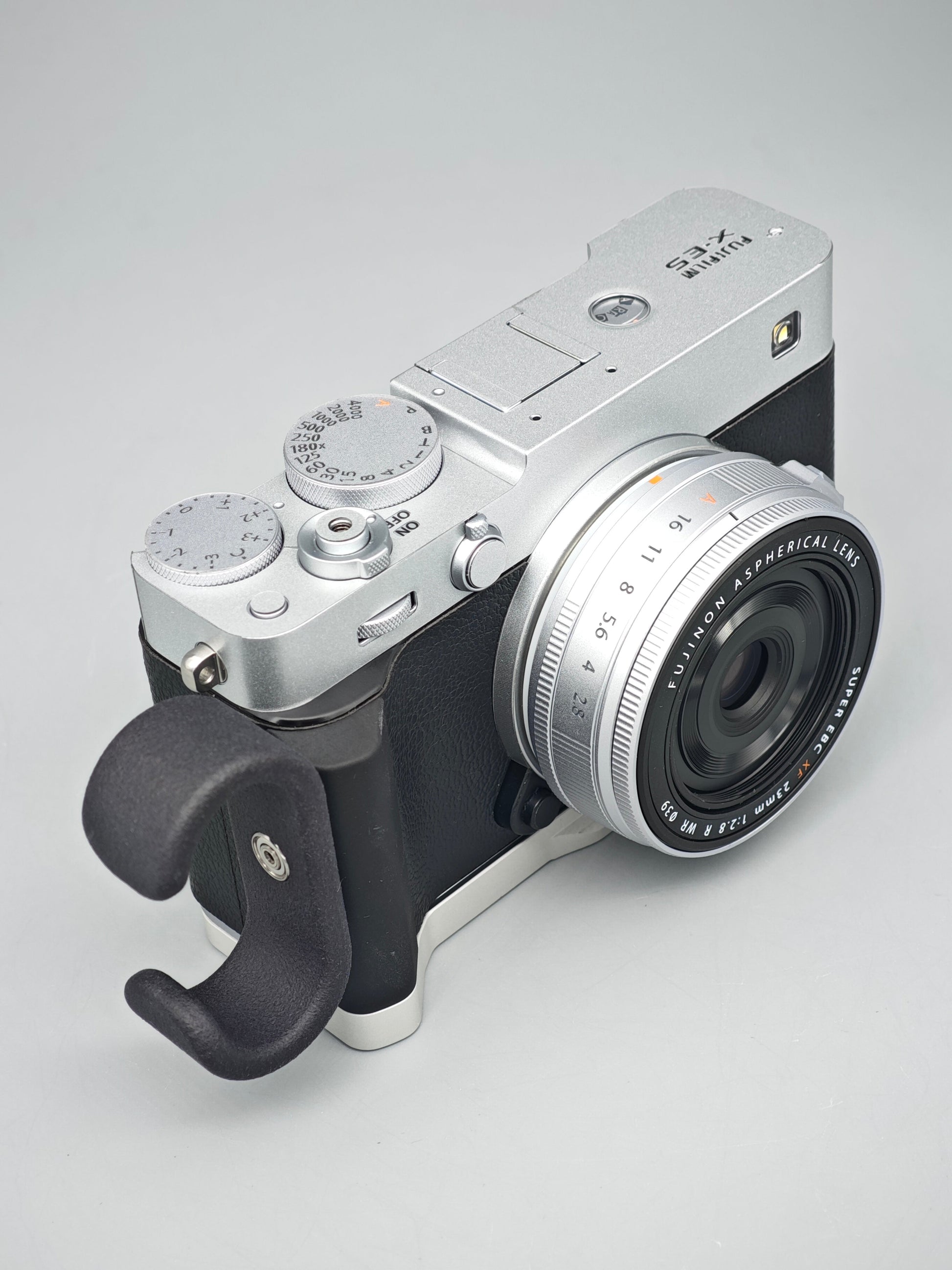 IDSworks modular grip for Fujifilm X-E5 IDS initial design studio
