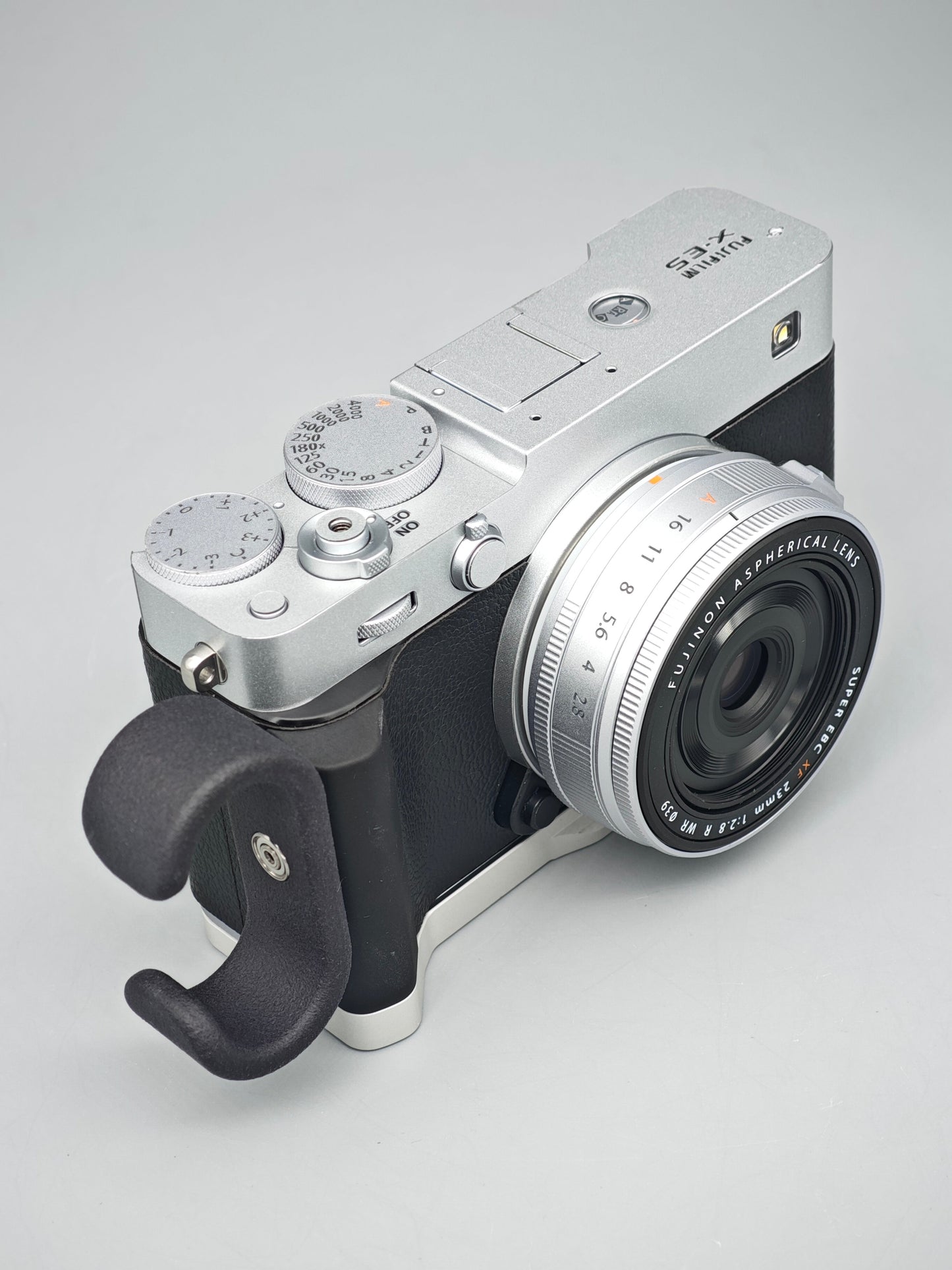 IDSworks modular grip for Fujifilm X-E5 IDS initial design studio