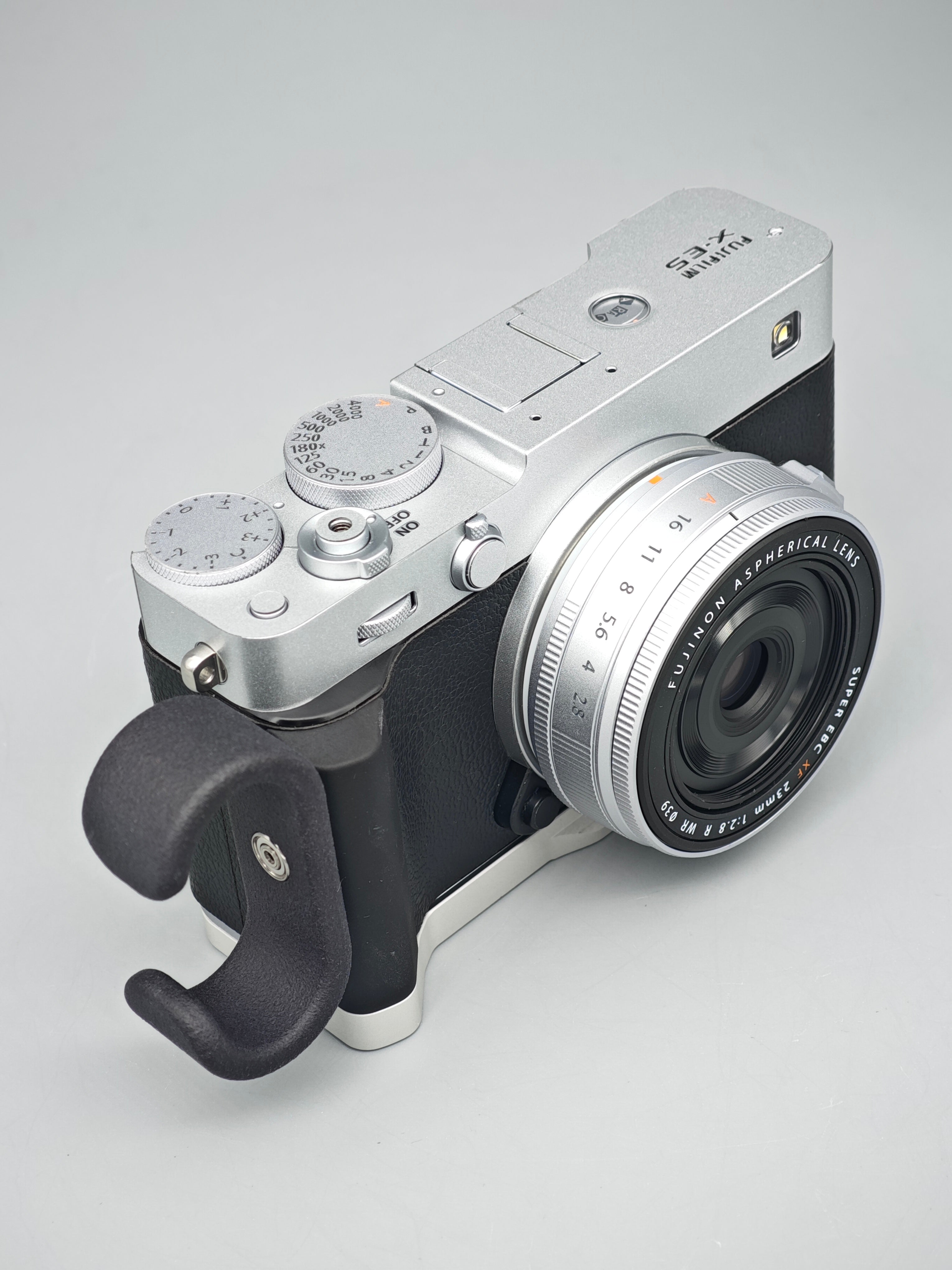 IDSworks modular grip for Fujifilm X-E5 - IDS initial design studio