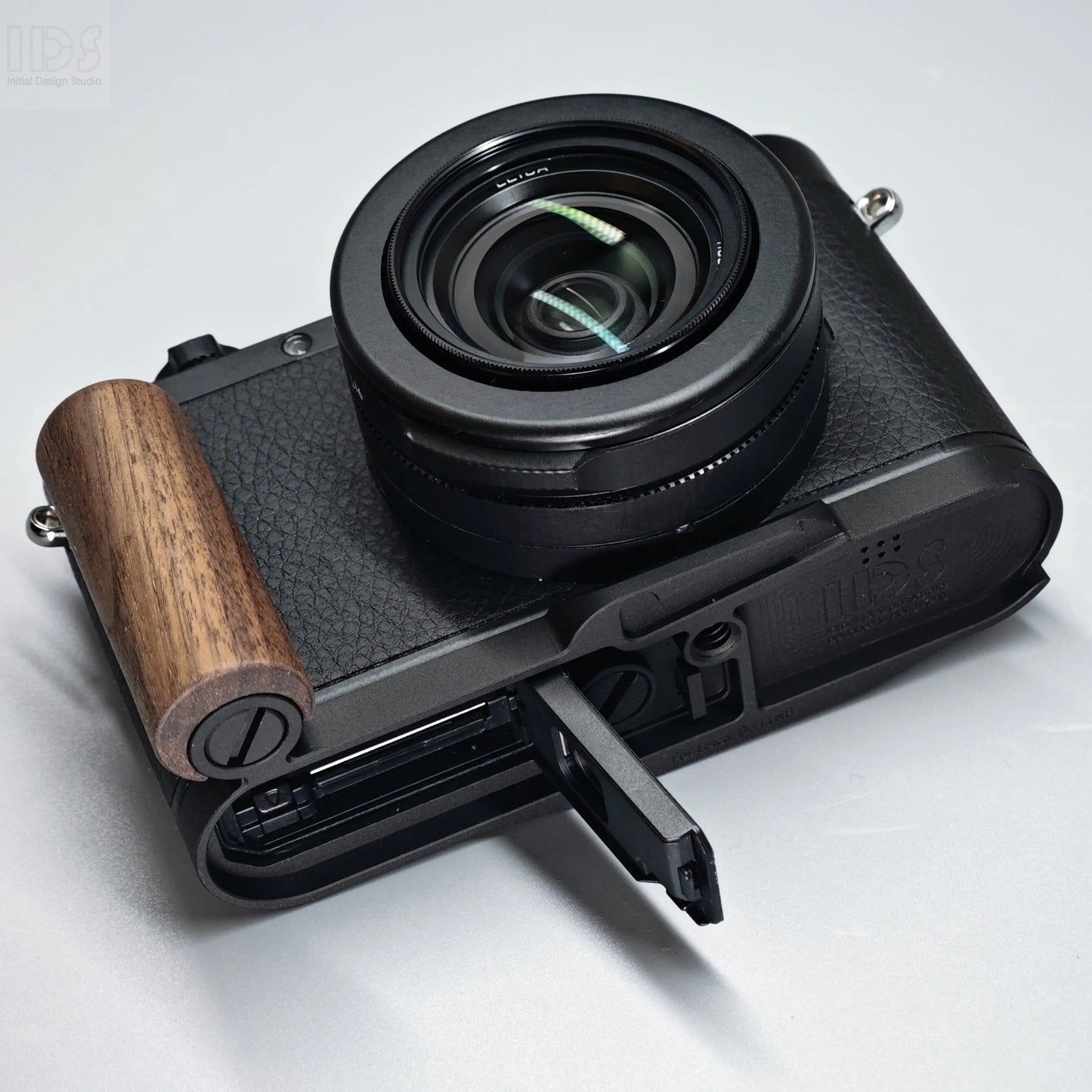 IDSworks modular grip for Leica D-Lux8 IDS initial design studio