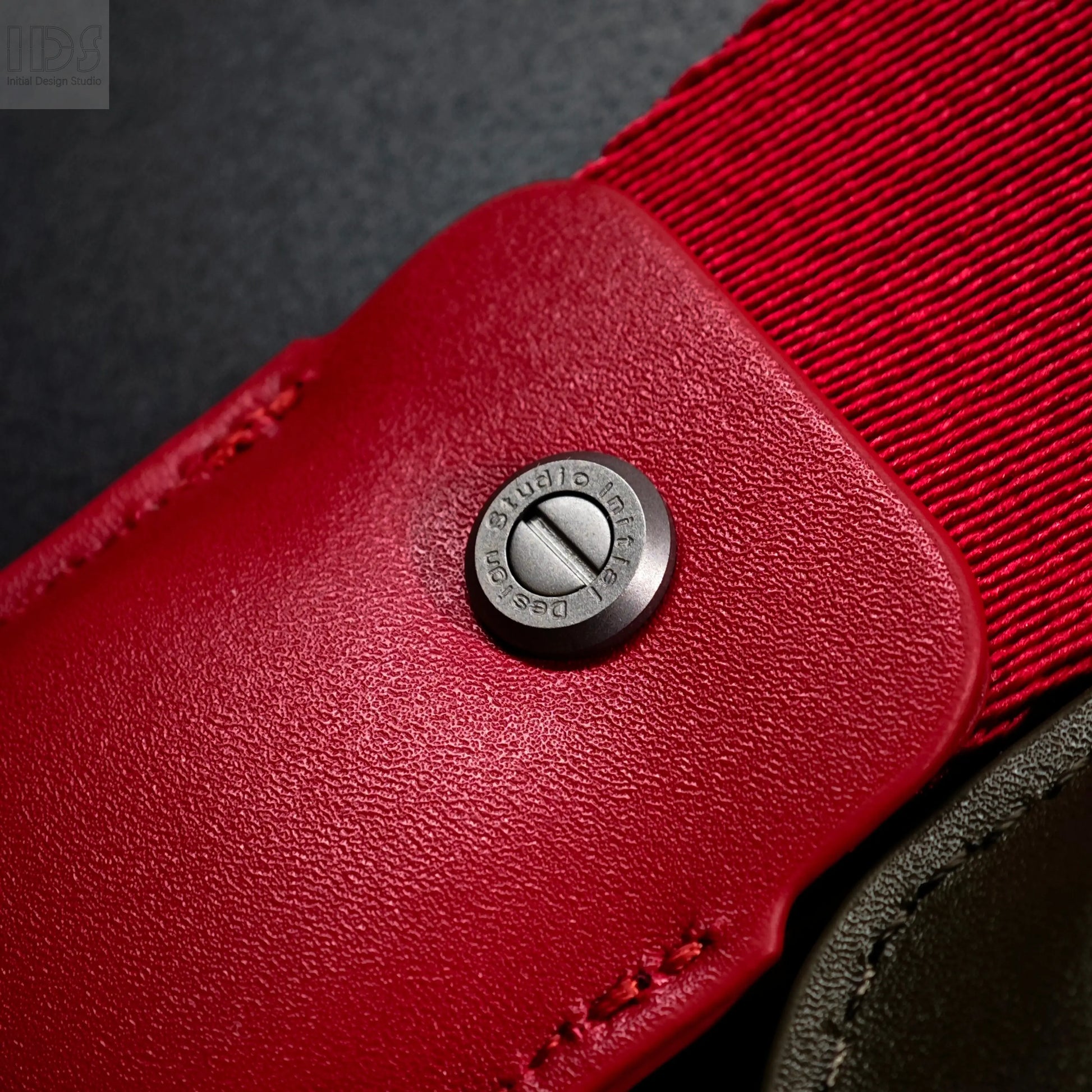 TagStrap with AirTag compartment from IDSworks IDS initial design studio